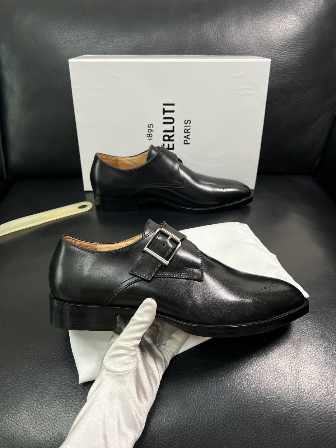 Berluti  高品质  顶级工艺品  布鲁提 专柜同步发售原厂配置，意大利进口牛皮面料，全进口水染牛