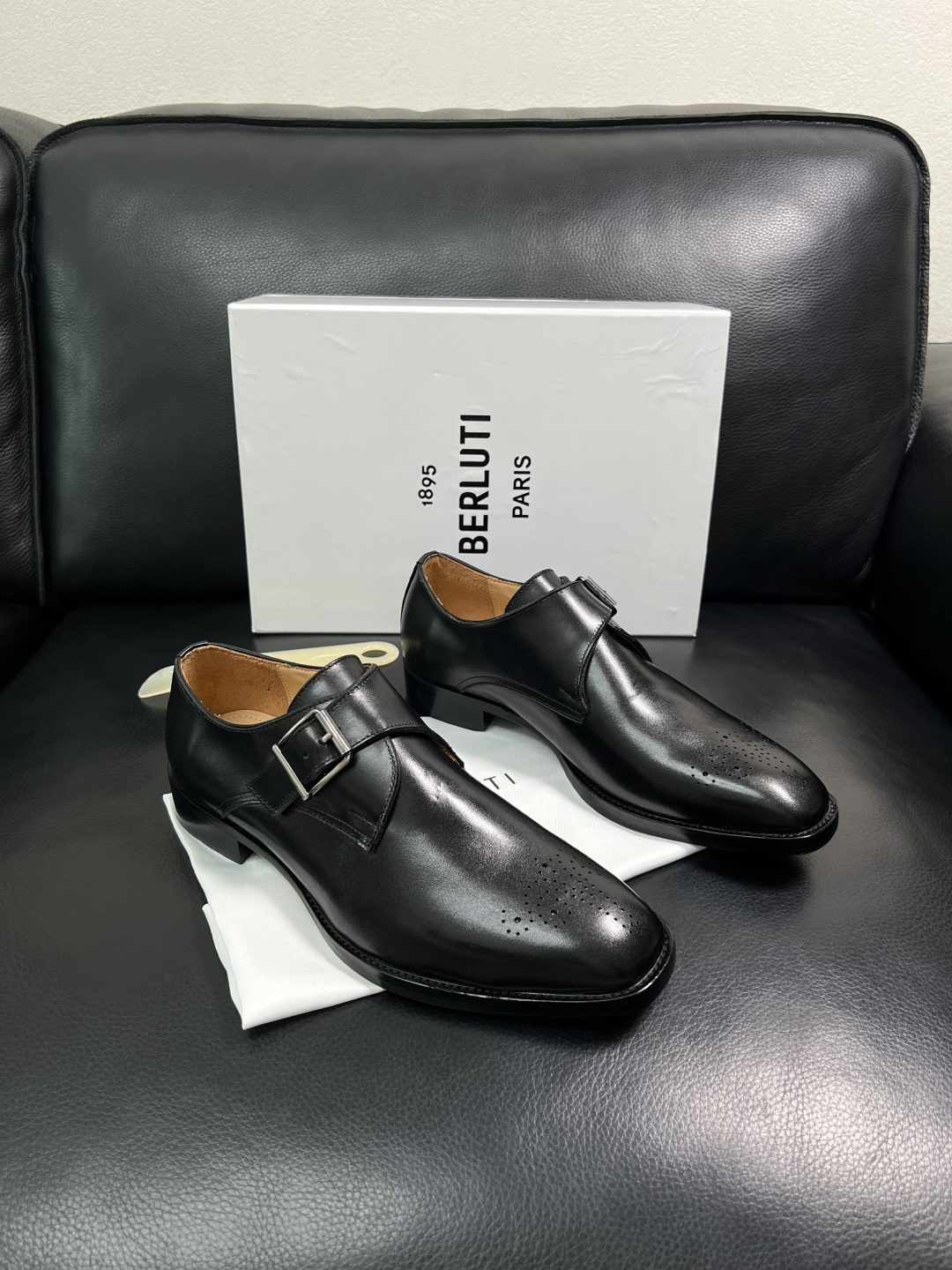 Berluti  高品质  顶级工艺品  布鲁提 专柜同步发售原厂配置，意大利进口牛皮面料，全进口水染牛