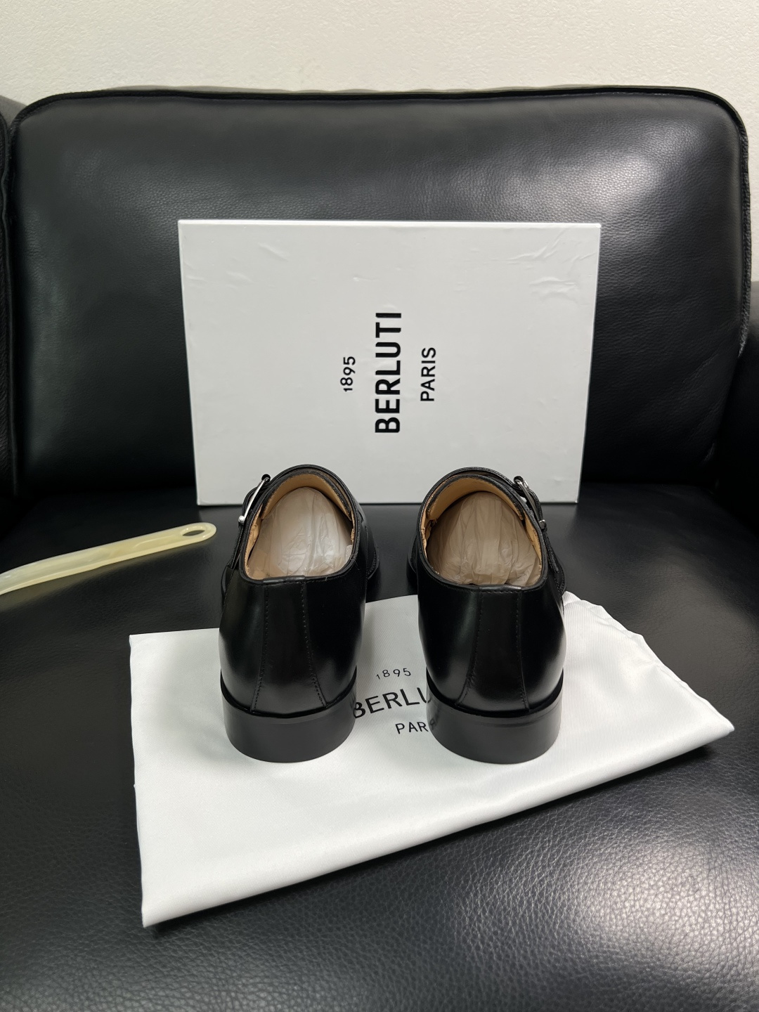 Berluti  高品质  顶级工艺品  布鲁提 专柜同步发售原厂配置，意大利进口牛皮面料，全进口水染牛