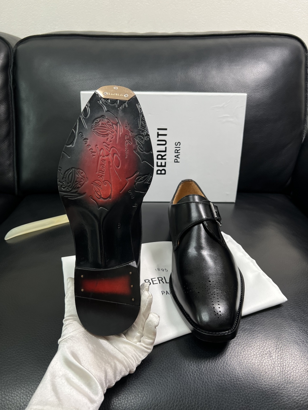 Berluti  高品质  顶级工艺品  布鲁提 专柜同步发售原厂配置，意大利进口牛皮面料，全进口水染牛
