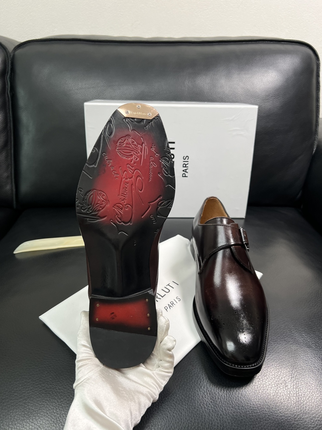 Berluti  高品质  顶级工艺品  布鲁提 专柜同步发售原厂配置，意大利进口牛皮面料，全进口水染牛