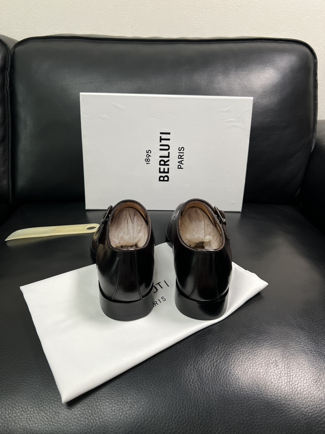 Berluti  高品质  顶级工艺品  布鲁提 专柜同步发售原厂配置，意大利进口牛皮面料，全进口水染牛