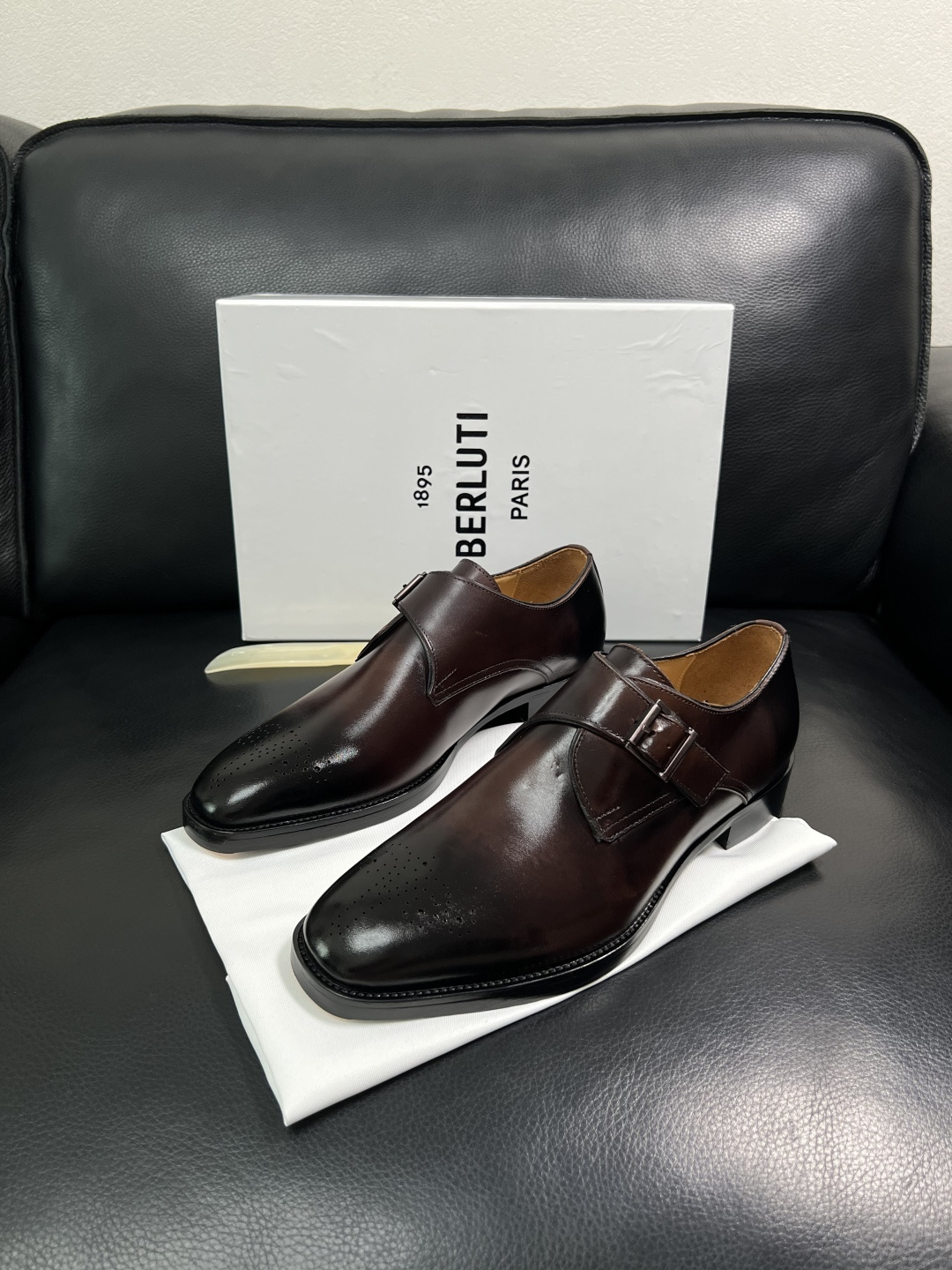 Berluti  高品质  顶级工艺品  布鲁提 专柜同步发售原厂配置，意大利进口牛皮面料，全进口水染牛