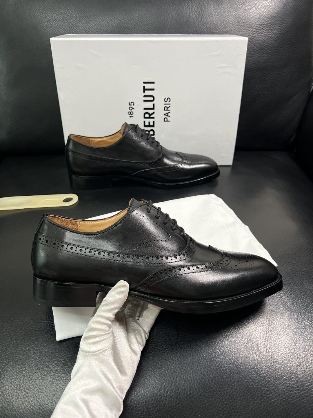 Berluti  高品质  顶级工艺品  布鲁提 专柜同步发售原厂配置，意大利进口牛皮面料，全进口水染牛