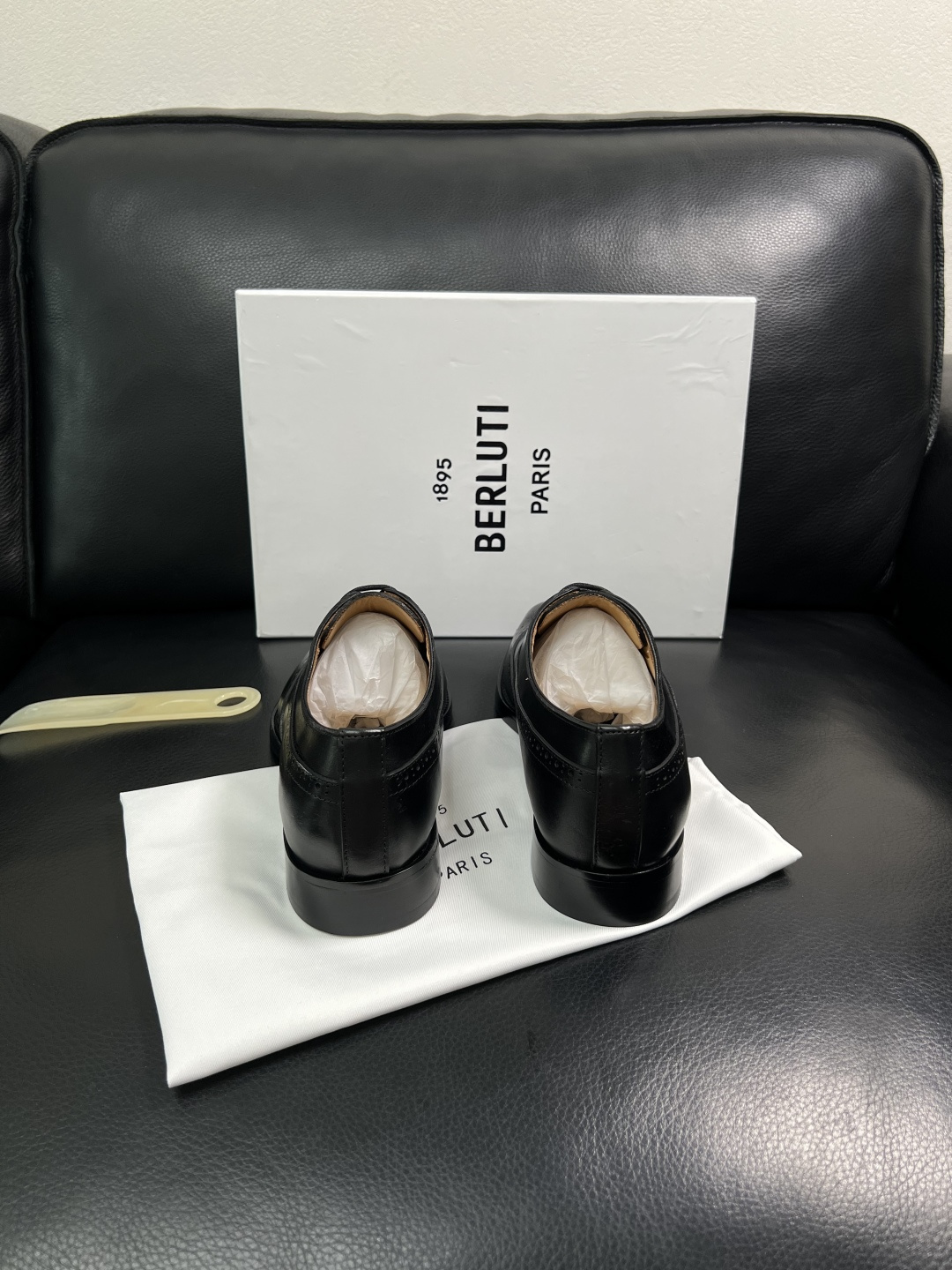 Berluti  高品质  顶级工艺品  布鲁提 专柜同步发售原厂配置，意大利进口牛皮面料，全进口水染牛