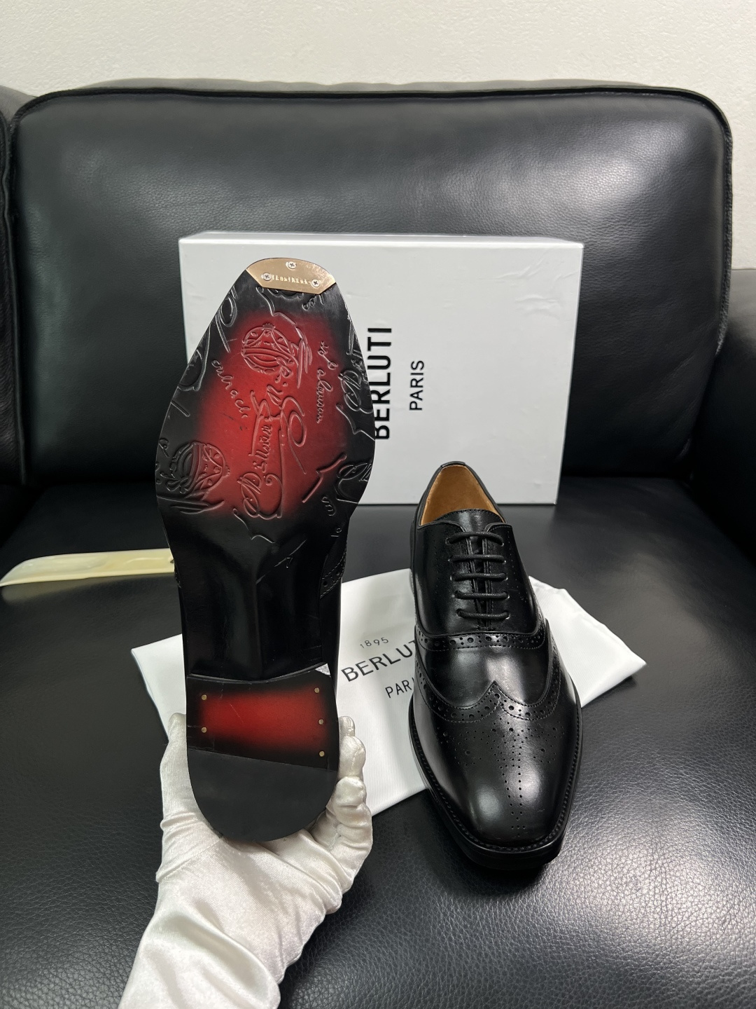 Berluti  高品质  顶级工艺品  布鲁提 专柜同步发售原厂配置，意大利进口牛皮面料，全进口水染牛