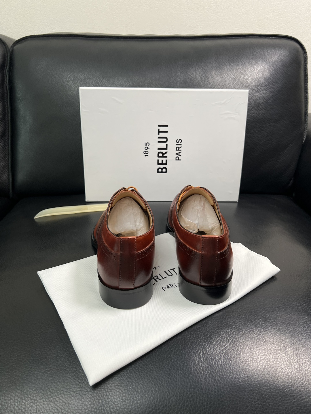 Berluti  高品质  顶级工艺品  布鲁提 专柜同步发售原厂配置，意大利进口牛皮面料，全进口水染牛