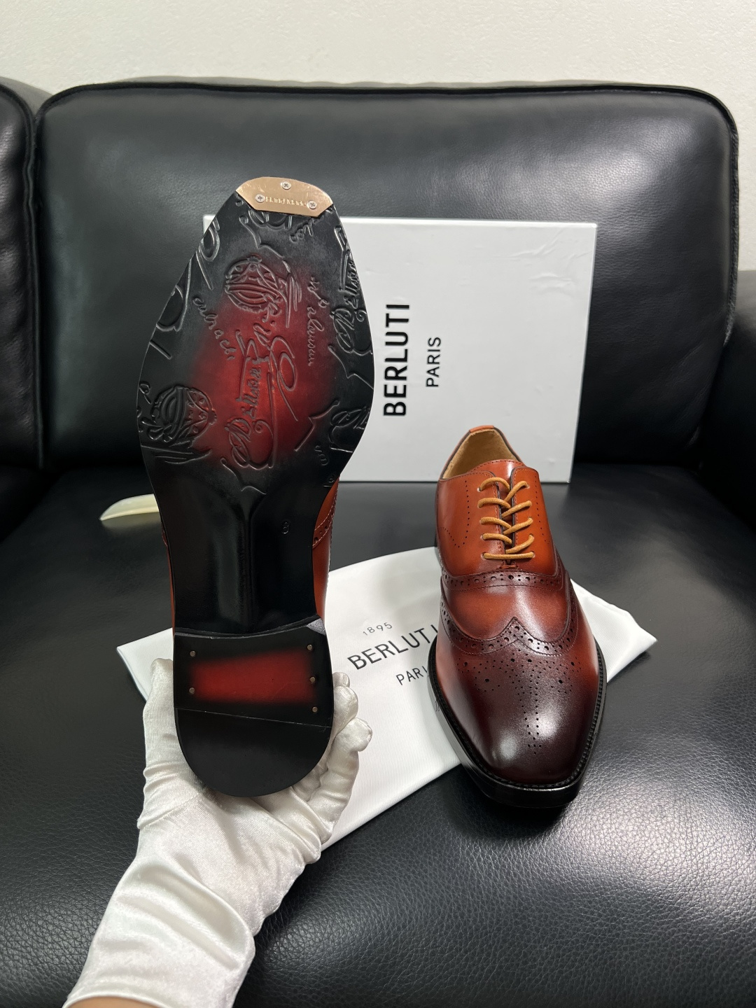 Berluti  高品质  顶级工艺品  布鲁提 专柜同步发售原厂配置，意大利进口牛皮面料，全进口水染牛
