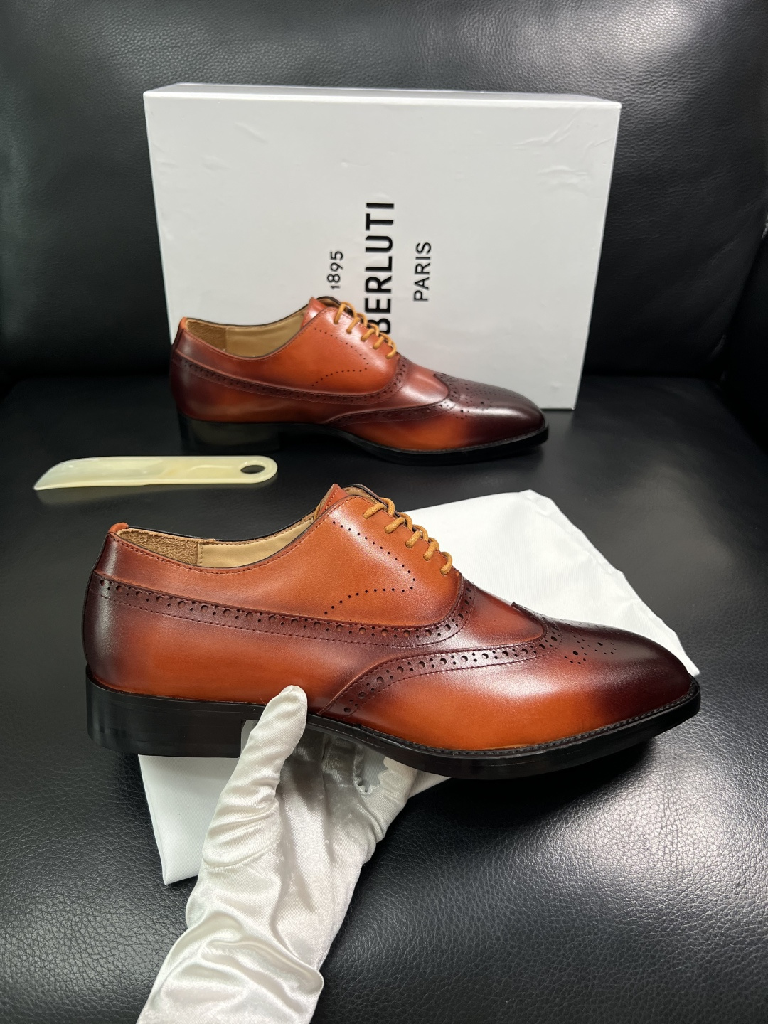 Berluti  高品质  顶级工艺品  布鲁提 专柜同步发售原厂配置，意大利进口牛皮面料，全进口水染牛