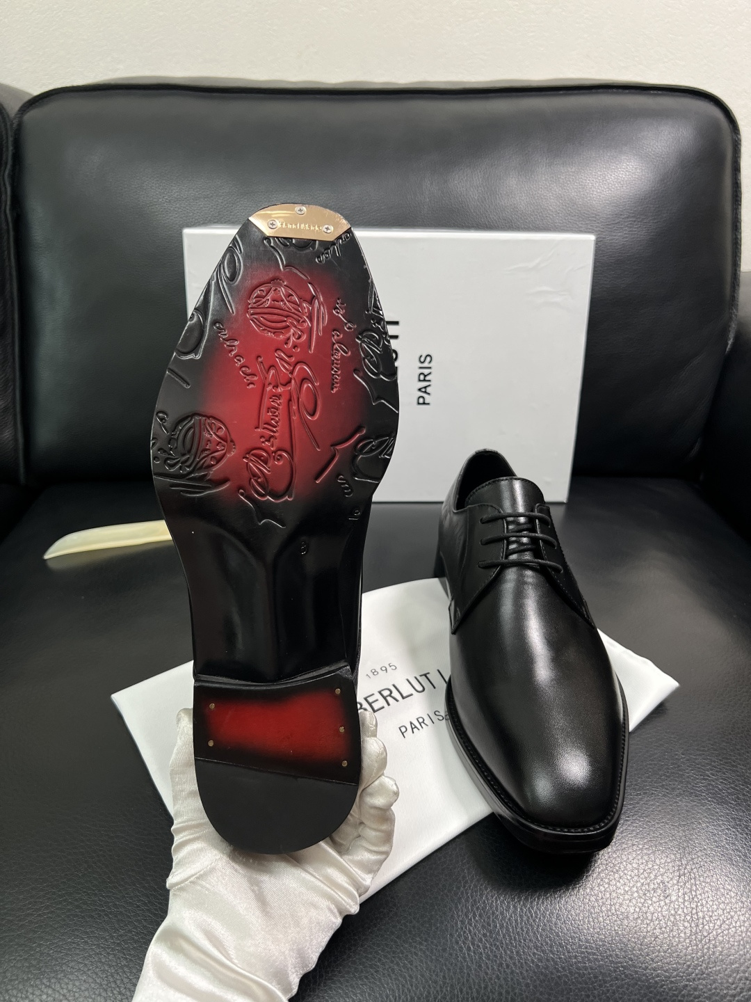 Berluti  高品质  顶级工艺品  布鲁提 专柜同步发售原厂配置，意大利进口牛皮面料，全进口水染牛