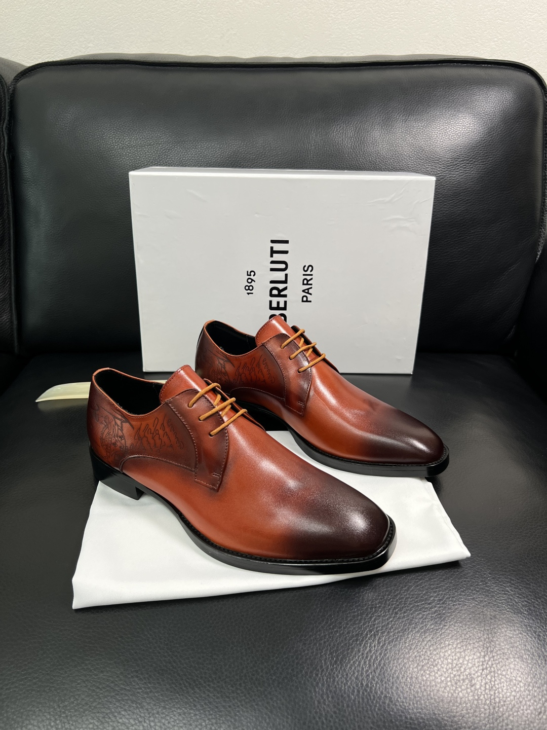 Berluti  高品质  顶级工艺品  布鲁提 专柜同步发售原厂配置，意大利进口牛皮面料，全进口水染牛