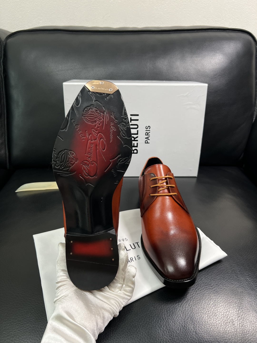 Berluti  高品质  顶级工艺品  布鲁提 专柜同步发售原厂配置，意大利进口牛皮面料，全进口水染牛