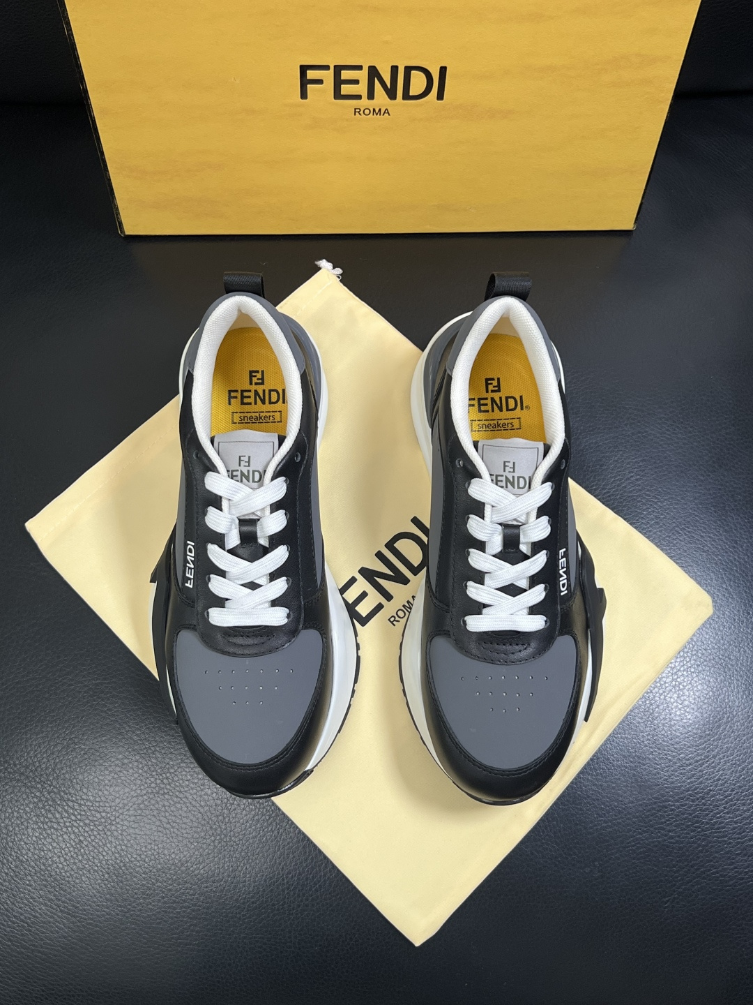 FENDI  高品质 顶级工艺品  芬迪  专柜同步原厂配置，意大利进口原版面料，透气舒适牛皮内里垫，鞋