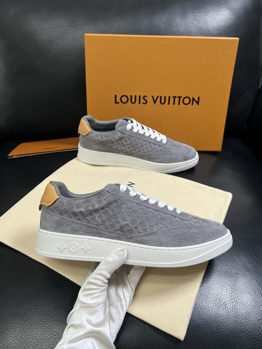 Lv  高品质  顶级工艺品  路易威登，运动板鞋专柜同步，鞋面意大利进口，高品质拼接缤纷色彩复杂工艺品