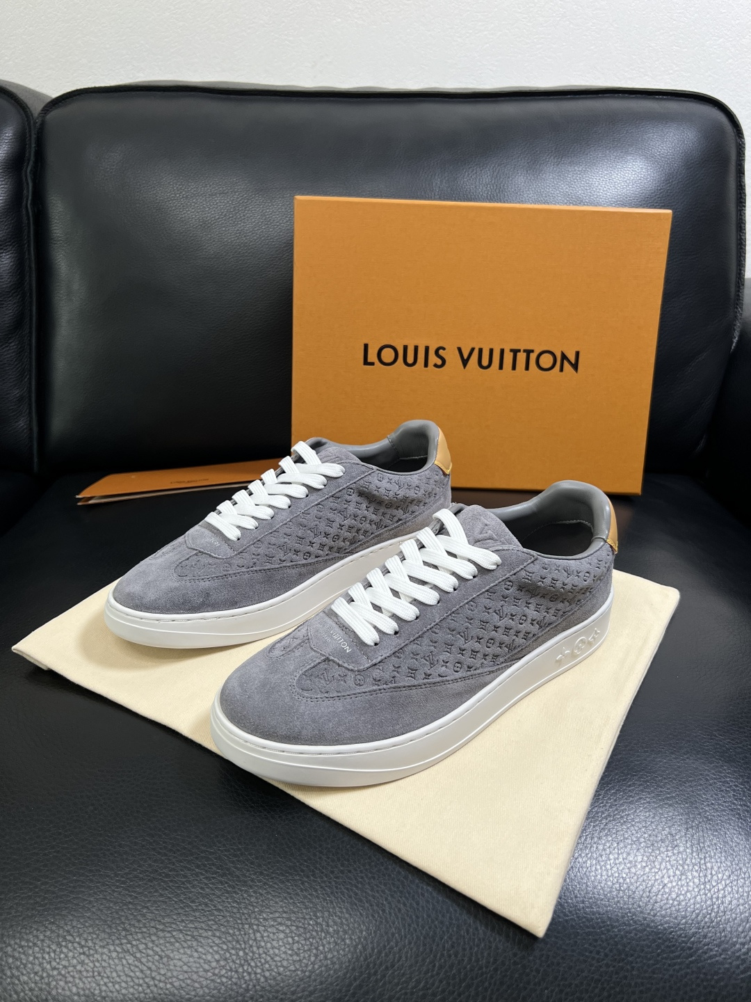 Lv  高品质  顶级工艺品  路易威登，运动板鞋专柜同步，鞋面意大利进口，高品质拼接缤纷色彩复杂工艺品
