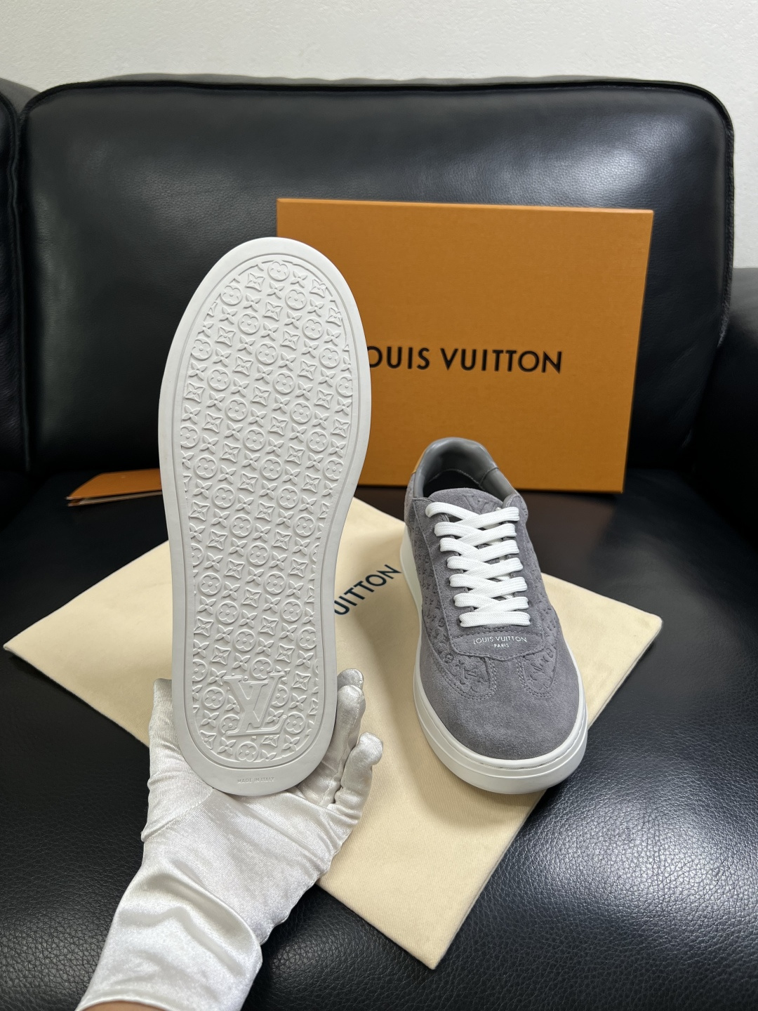 Lv  高品质  顶级工艺品  路易威登，运动板鞋专柜同步，鞋面意大利进口，高品质拼接缤纷色彩复杂工艺品