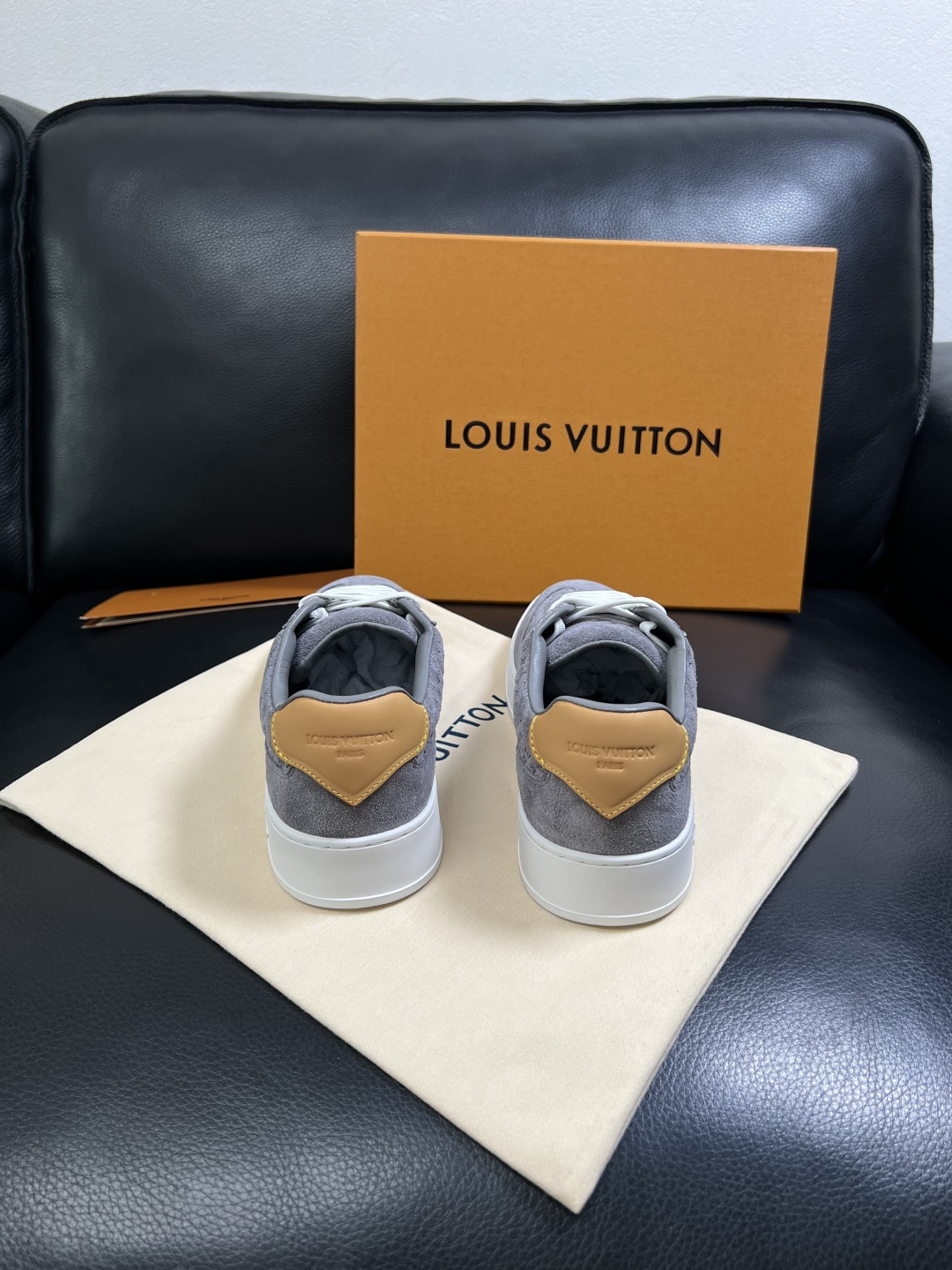 Lv  高品质  顶级工艺品  路易威登，运动板鞋专柜同步，鞋面意大利进口，高品质拼接缤纷色彩复杂工艺品