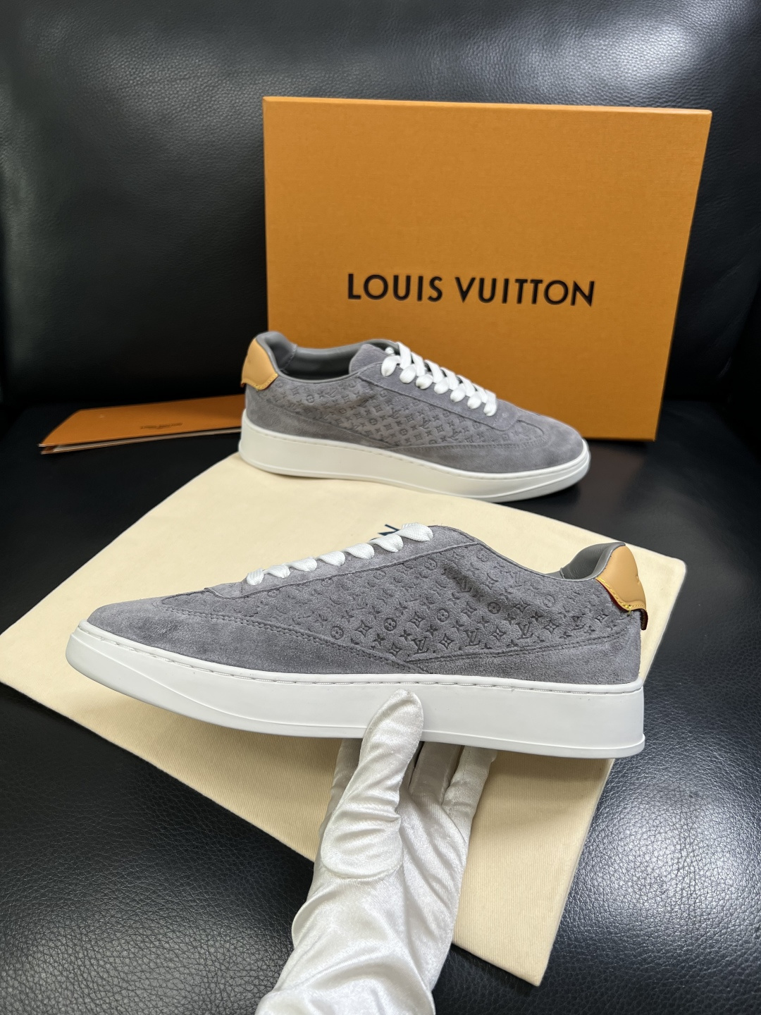 Lv  高品质  顶级工艺品  路易威登，运动板鞋专柜同步，鞋面意大利进口，高品质拼接缤纷色彩复杂工艺品