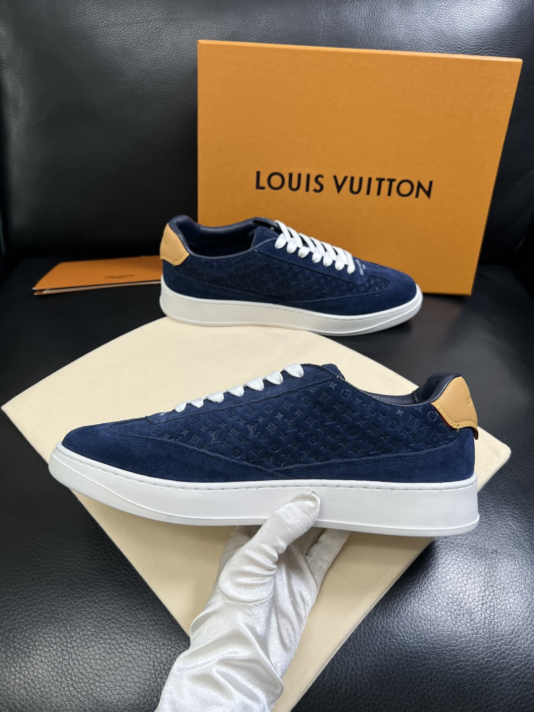 Lv  高品质  顶级工艺品  路易威登，运动板鞋专柜同步，鞋面意大利进口，高品质拼接缤纷色彩复杂工艺品