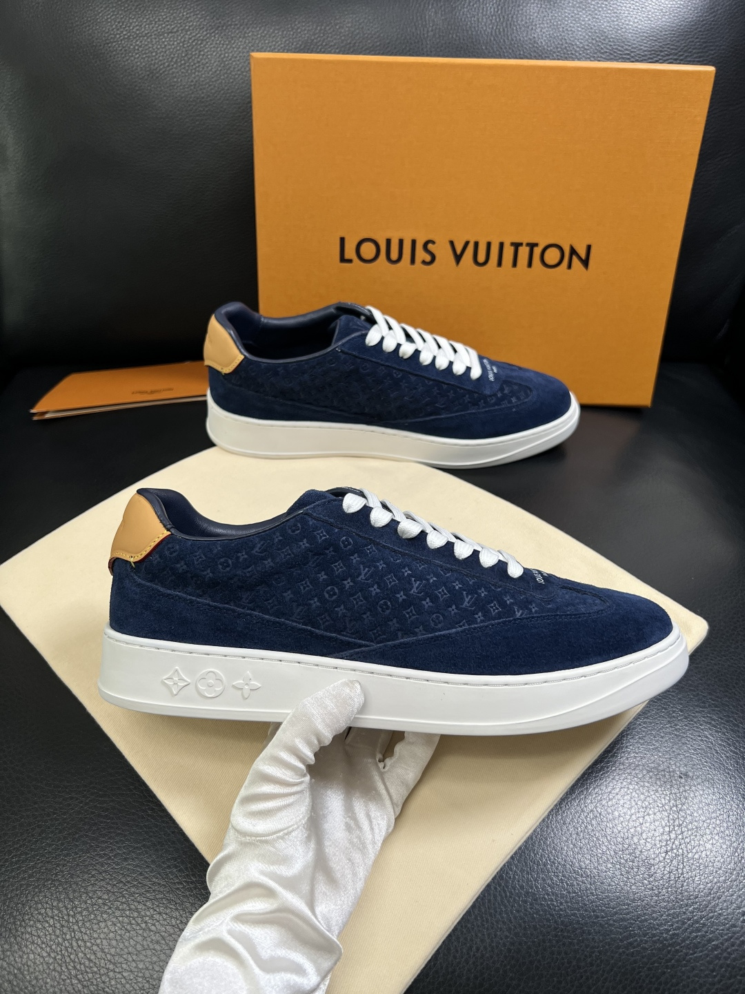 Lv  高品质  顶级工艺品  路易威登，运动板鞋专柜同步，鞋面意大利进口，高品质拼接缤纷色彩复杂工艺品