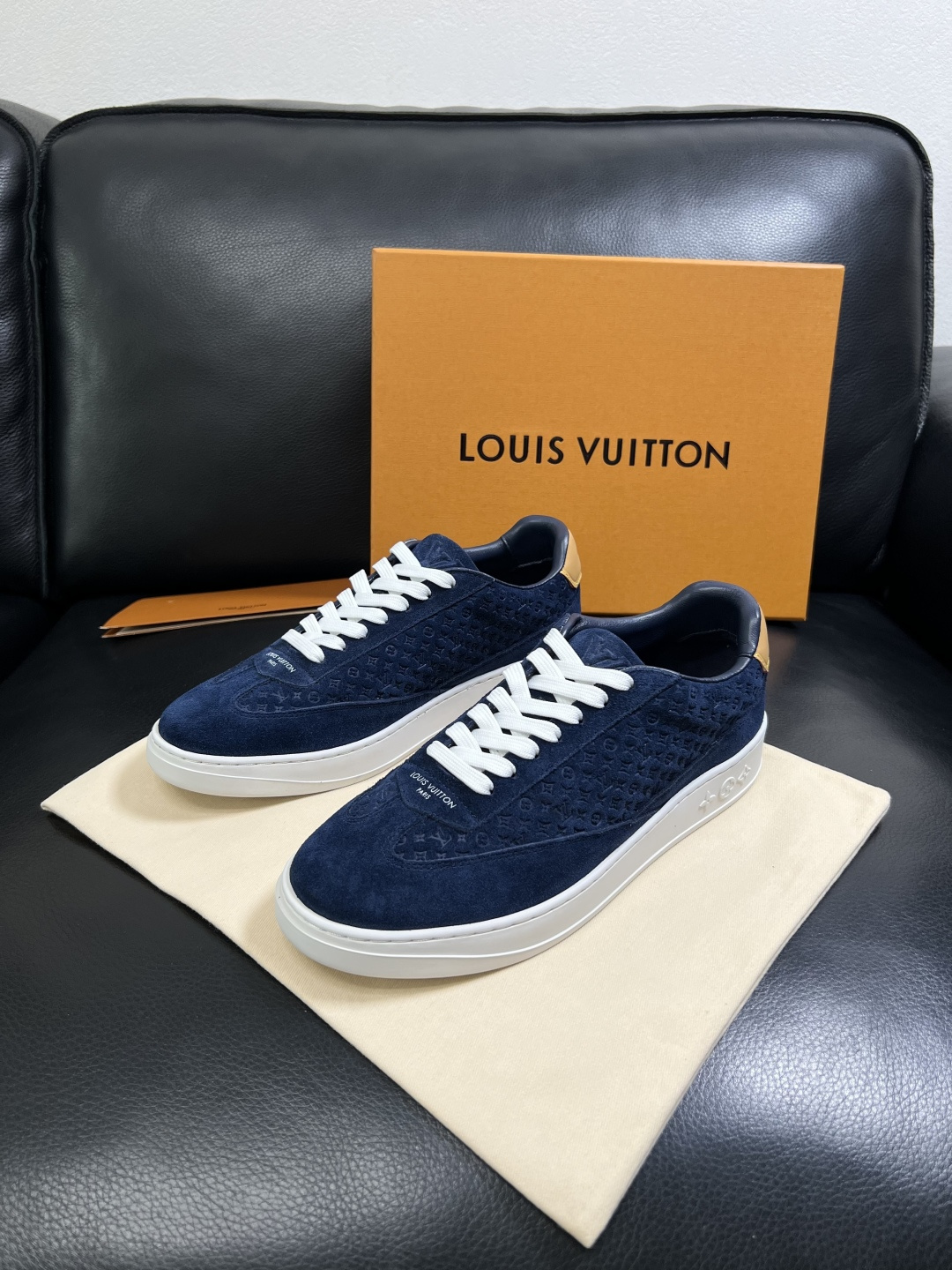 Lv  高品质  顶级工艺品  路易威登，运动板鞋专柜同步，鞋面意大利进口，高品质拼接缤纷色彩复杂工艺品