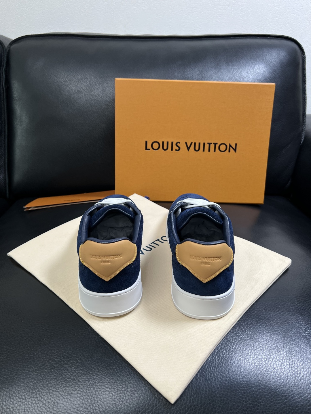 Lv  高品质  顶级工艺品  路易威登，运动板鞋专柜同步，鞋面意大利进口，高品质拼接缤纷色彩复杂工艺品