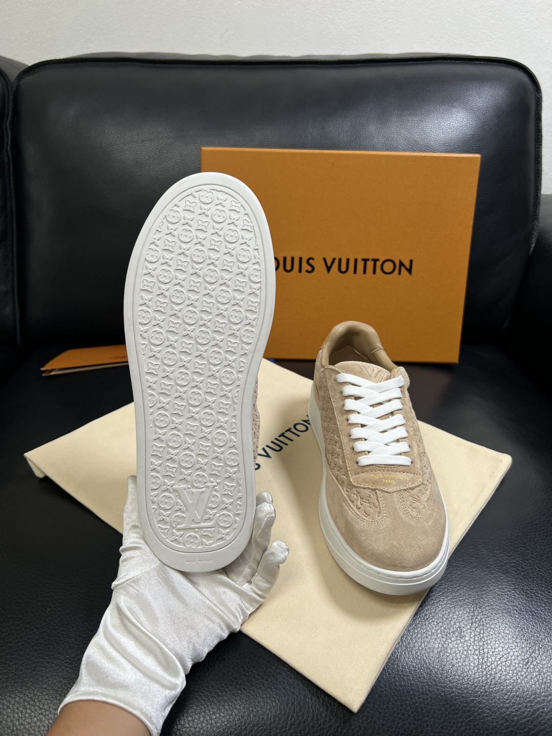 Lv  高品质  顶级工艺品  路易威登，运动板鞋专柜同步，鞋面意大利进口，高品质拼接缤纷色彩复杂工艺品