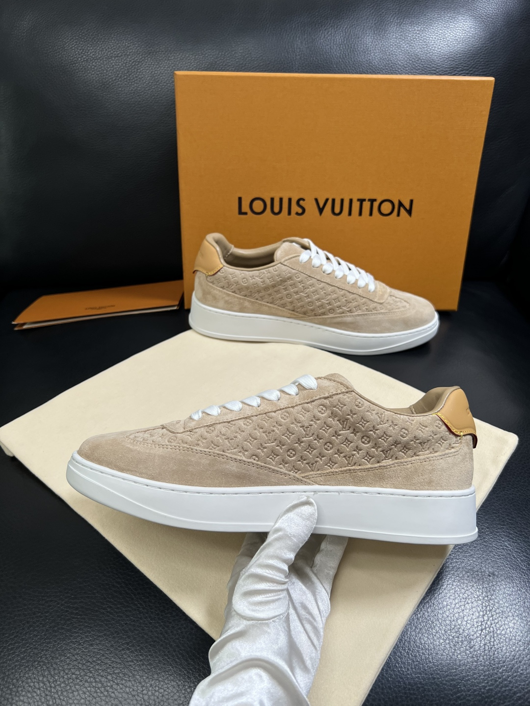 Lv  高品质  顶级工艺品  路易威登，运动板鞋专柜同步，鞋面意大利进口，高品质拼接缤纷色彩复杂工艺品