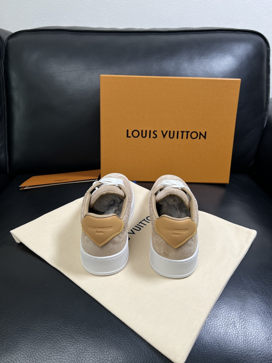 Lv  高品质  顶级工艺品  路易威登，运动板鞋专柜同步，鞋面意大利进口，高品质拼接缤纷色彩复杂工艺品