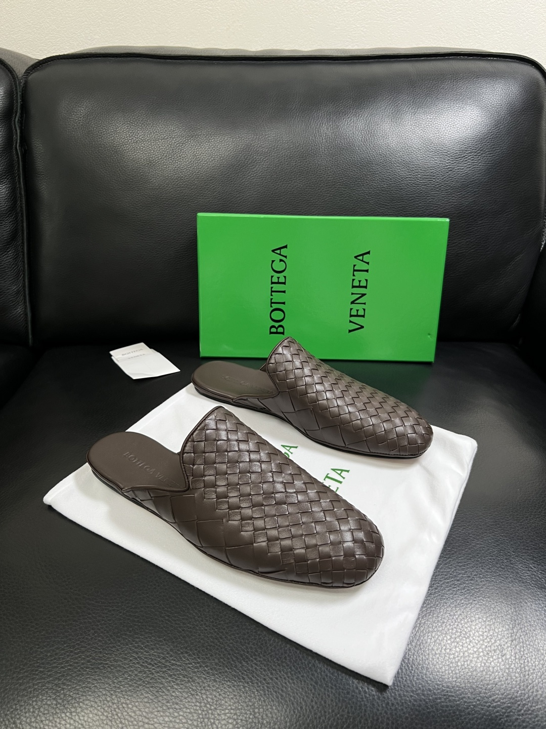 NO:898279,BOTTEGA VENETA top purchasing agent, synchronized with Bottega Veneta counters, uppers are made of woven cowhide fabric imported from Italy, breathable cowhide lining is comfortable, original soles are specially provided by the original factory, exclusive movable molded soles are super comfortable, original factory follow-up orders, high quality, you can enter and exit the counter at will, welcome to compare, women's size 35-39 (order 34 40 41) men's size 39-44 (order 38 45 46  47) 46,47 plus,,bottega veneta,bottega veneta,cowhide19860909BOTTEGA VENETA 顶级代购 葆蝶家 专柜同步,鞋面意大利进口编织牛皮面料,透气牛皮内里舒适,鞋底原厂特供原版底,独家活动成型底超级舒适,原厂跟单货,高品质,可随意进出专柜,欢迎对比,女码 35-39（订 34 40 41）男码 39-44（订 38 45 46 47）46,47加,,bottega veneta,bottega veneta,cowhide,Men's shoes