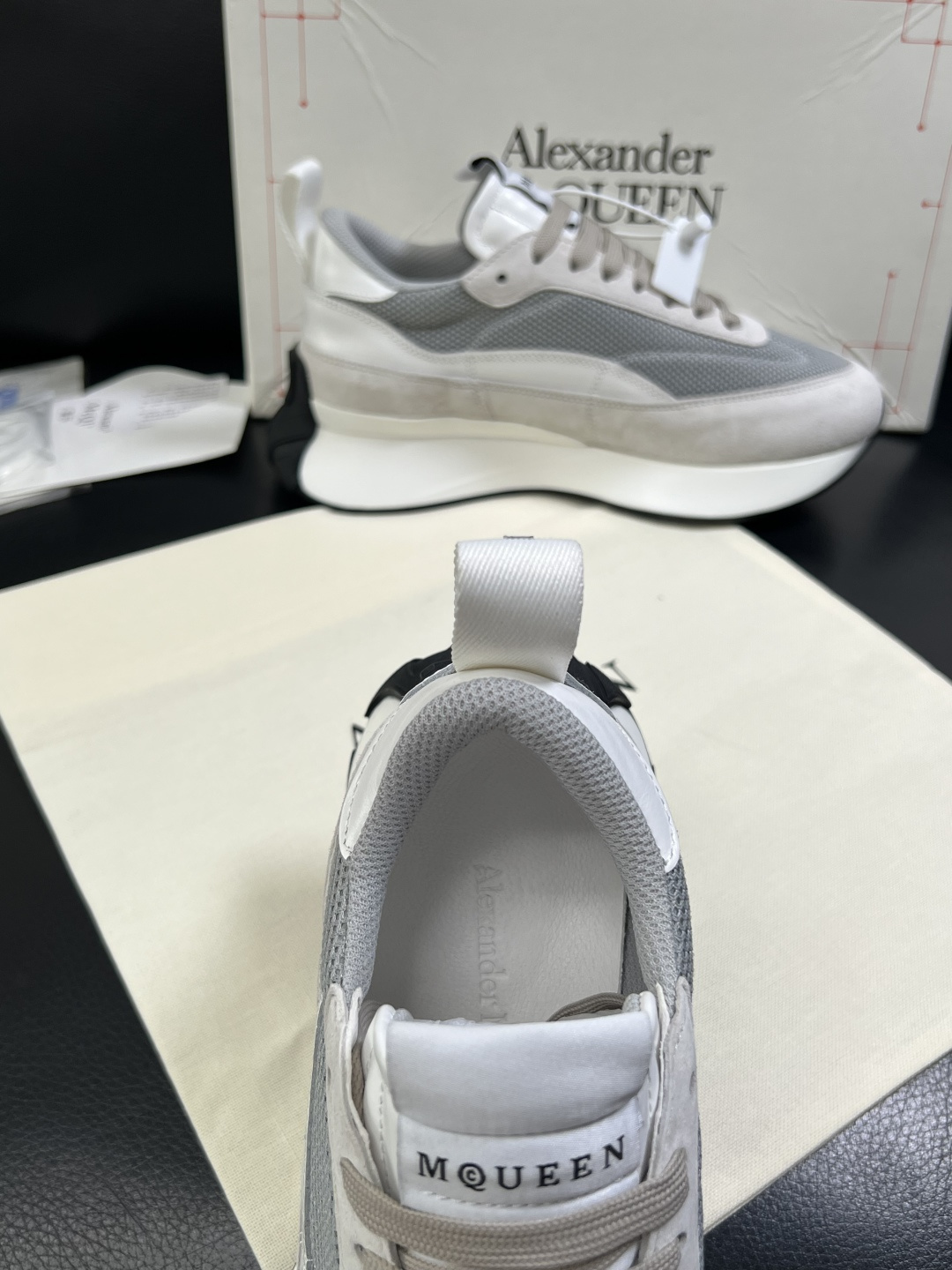 Alexander McQueen  高品质  顶级工艺品  麦昆  专柜同步 原厂配置，意大利进口原版