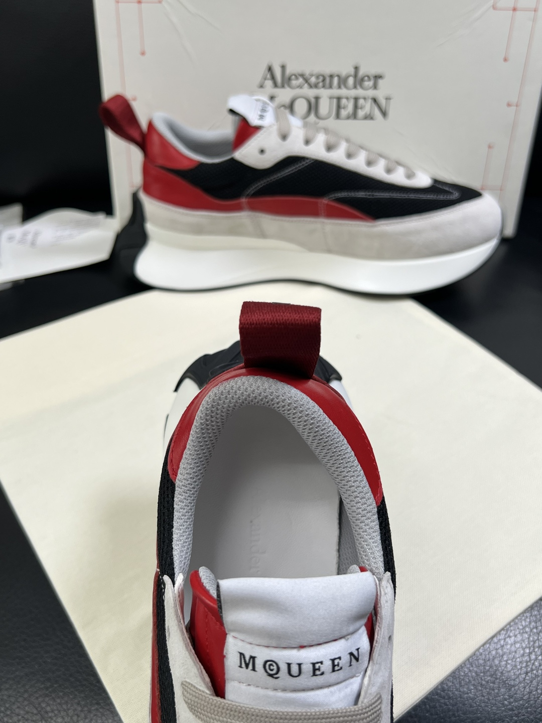 Alexander McQueen  高品质  顶级工艺品  麦昆  专柜同步 原厂配置，意大利进口原版