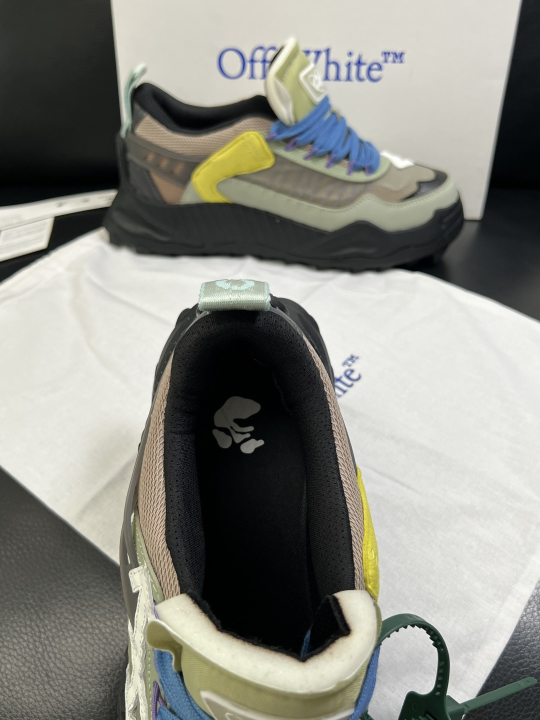 off-white  高品质  顶级工艺品  专柜同步原厂配置，鞋面意大利进口面料，进口水染牛皮垫网里柔