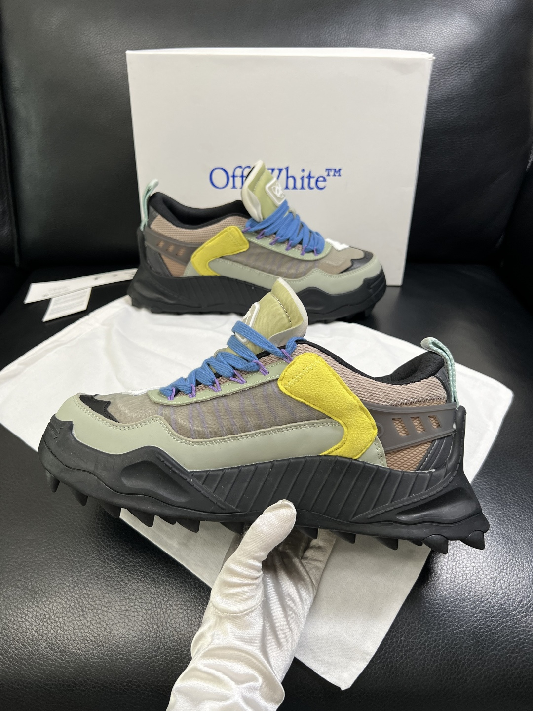 off-white  高品质  顶级工艺品  专柜同步原厂配置，鞋面意大利进口面料，进口水染牛皮垫网里柔