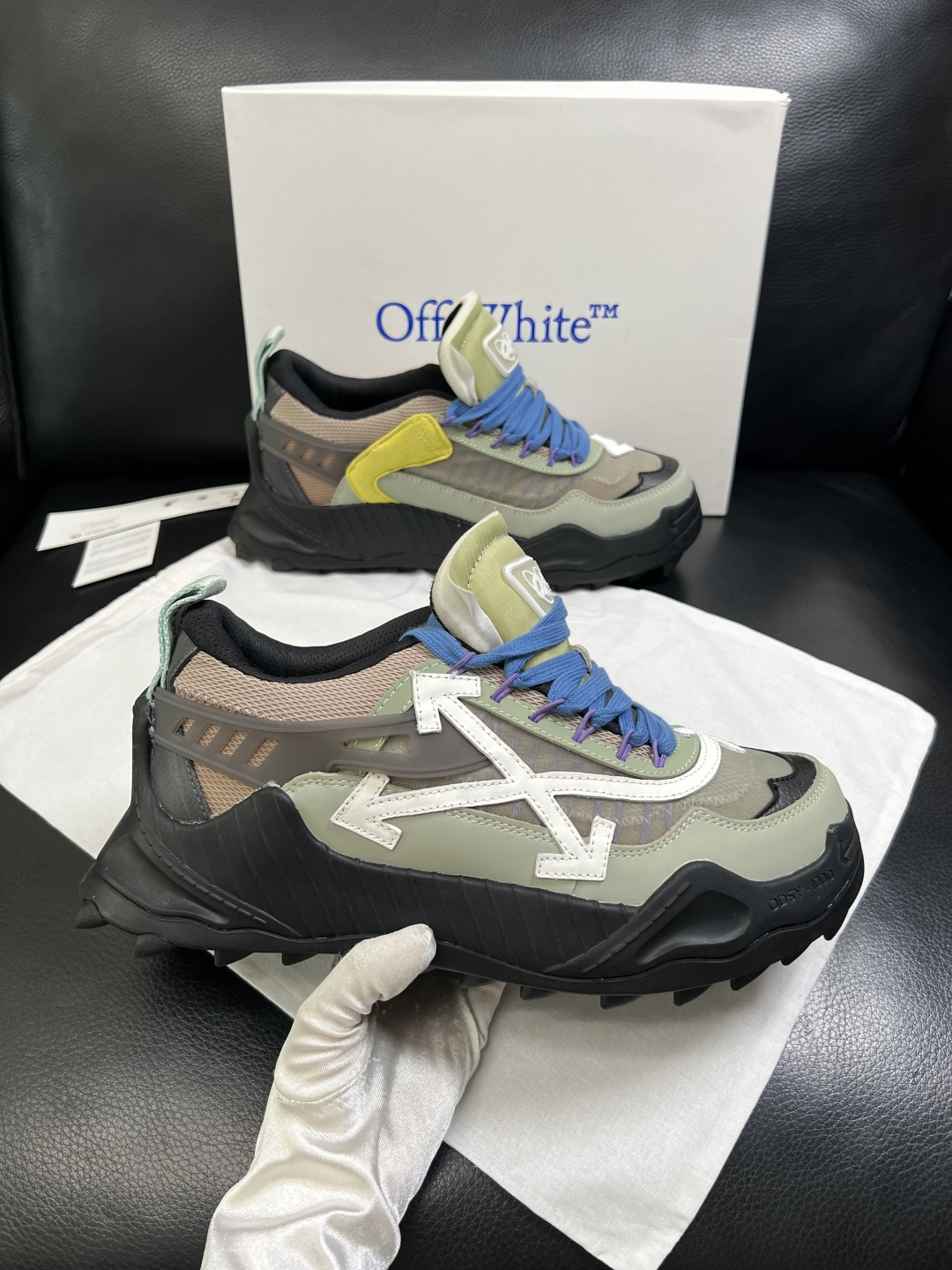 off-white  高品质  顶级工艺品  专柜同步原厂配置，鞋面意大利进口面料，进口水染牛皮垫网里柔