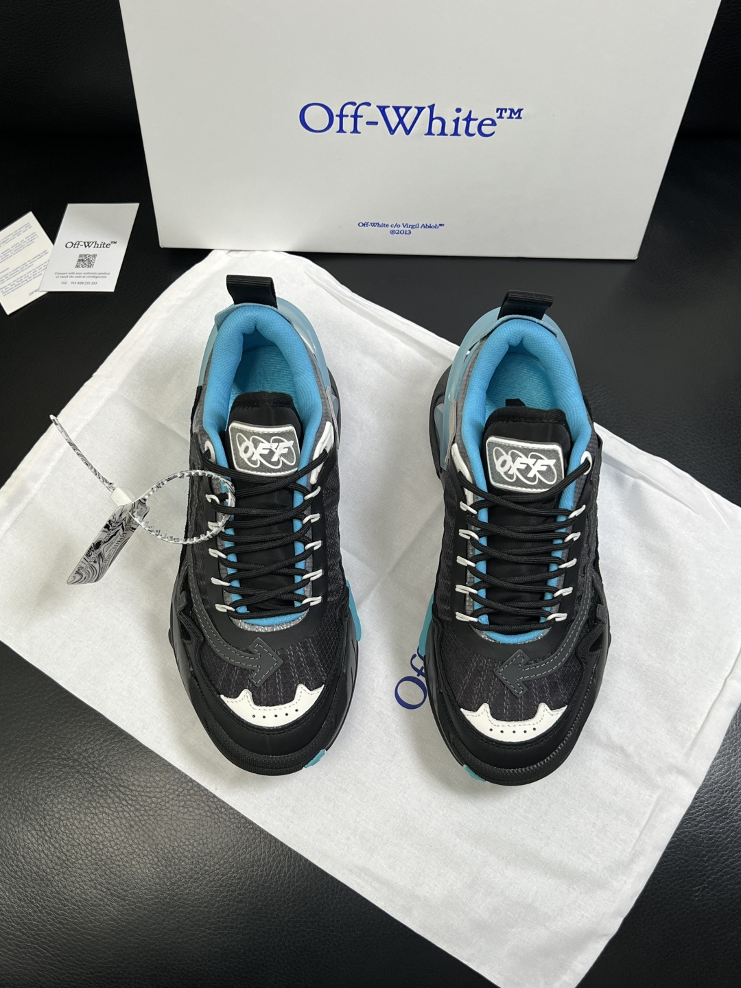 off-white  高品质  顶级工艺品  专柜同步原厂配置，鞋面意大利进口面料，进口水染牛皮垫网里柔