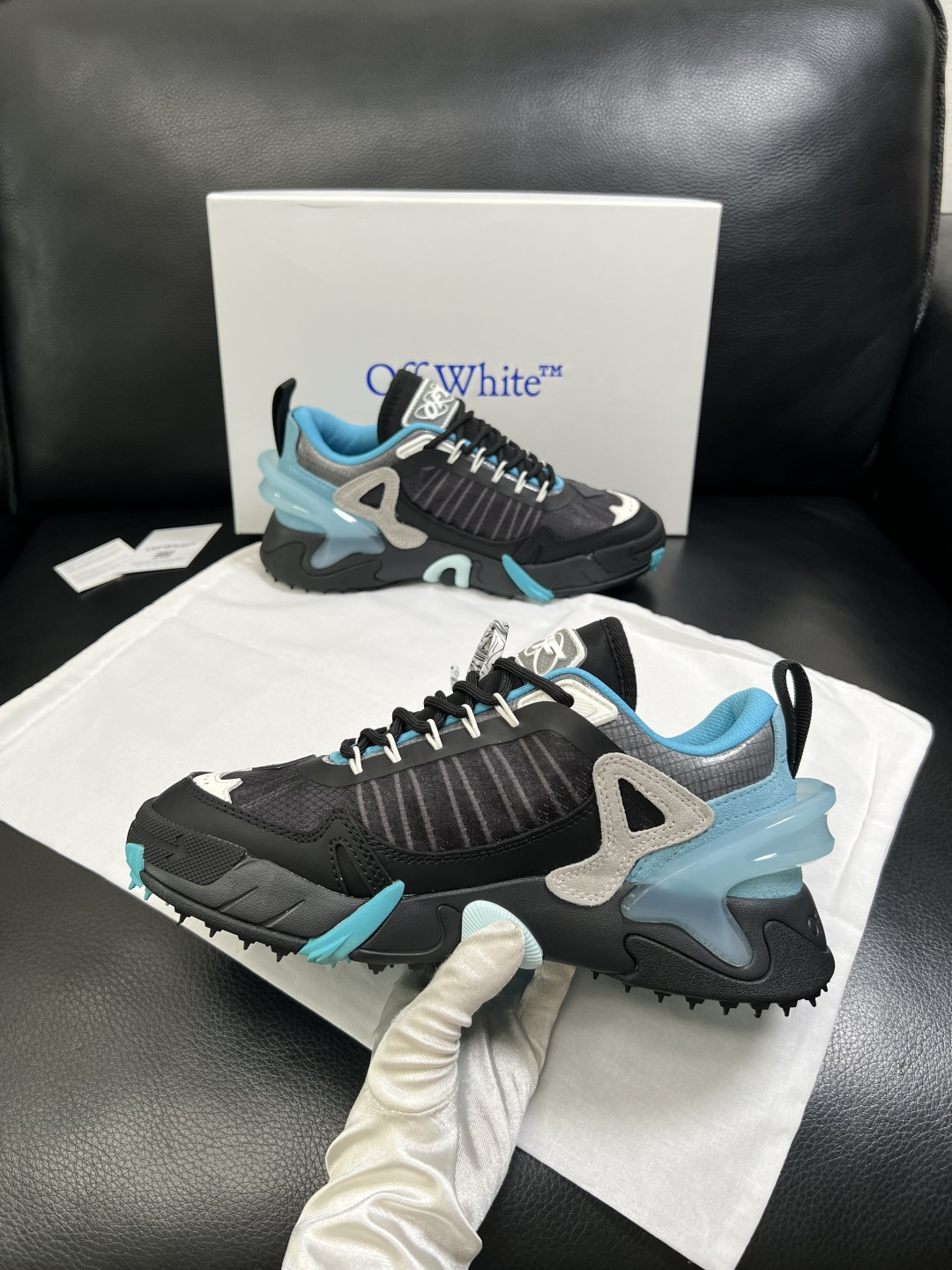 off-white  高品质  顶级工艺品  专柜同步原厂配置，鞋面意大利进口面料，进口水染牛皮垫网里柔
