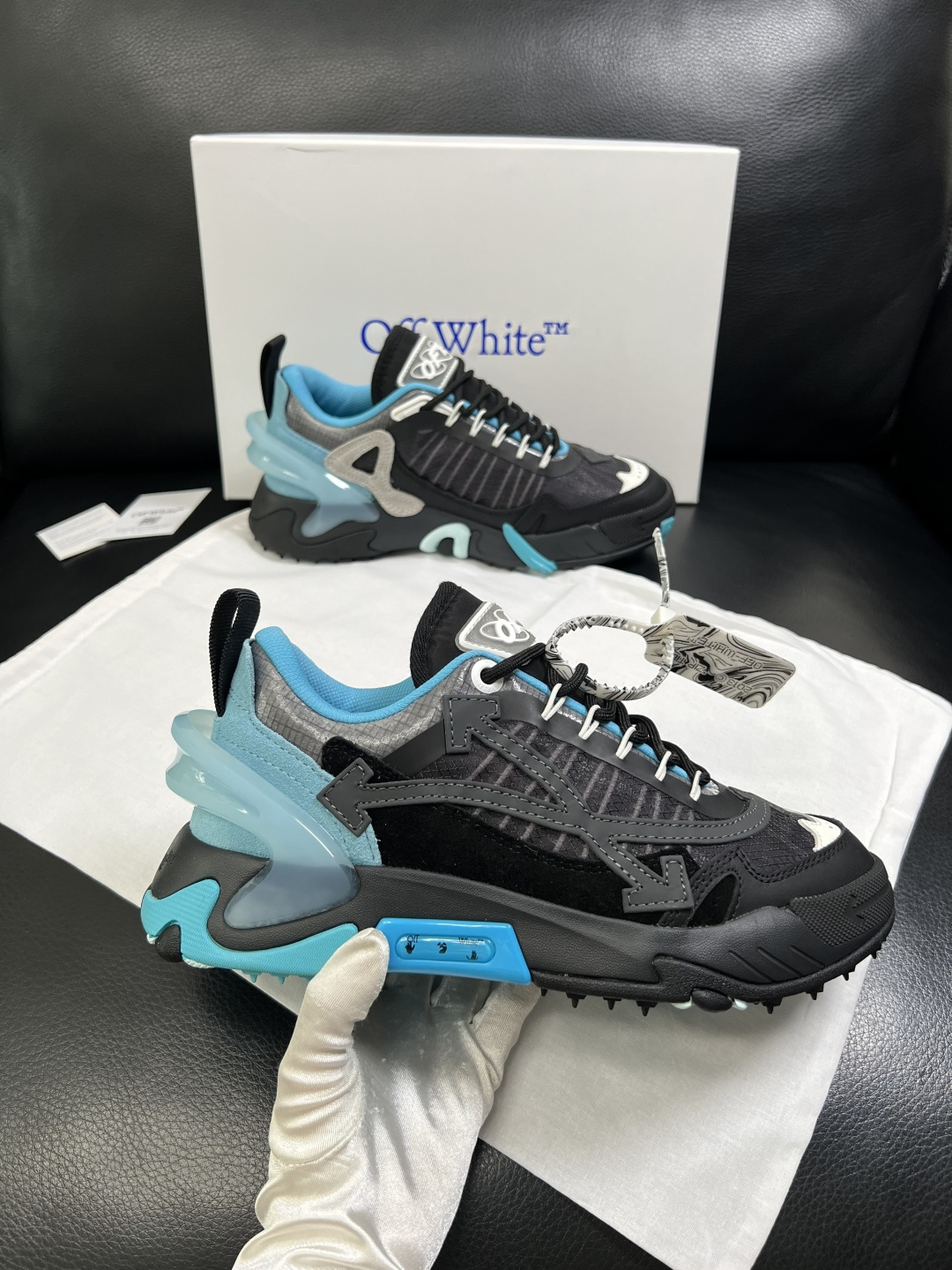 off-white  高品质  顶级工艺品  专柜同步原厂配置，鞋面意大利进口面料，进口水染牛皮垫网里柔