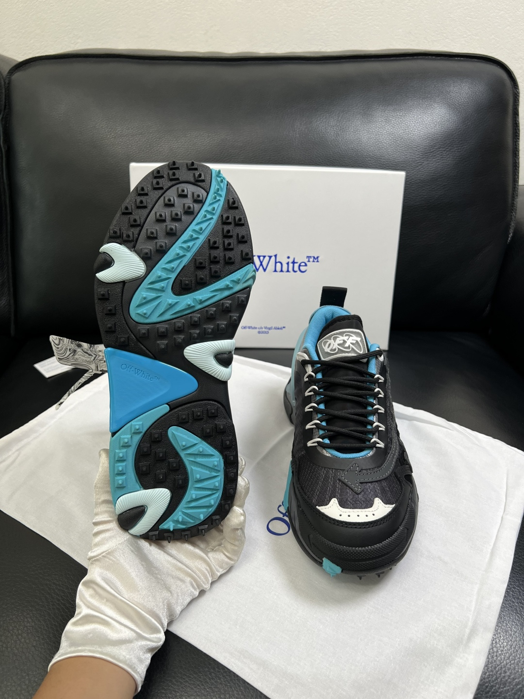 off-white  高品质  顶级工艺品  专柜同步原厂配置，鞋面意大利进口面料，进口水染牛皮垫网里柔