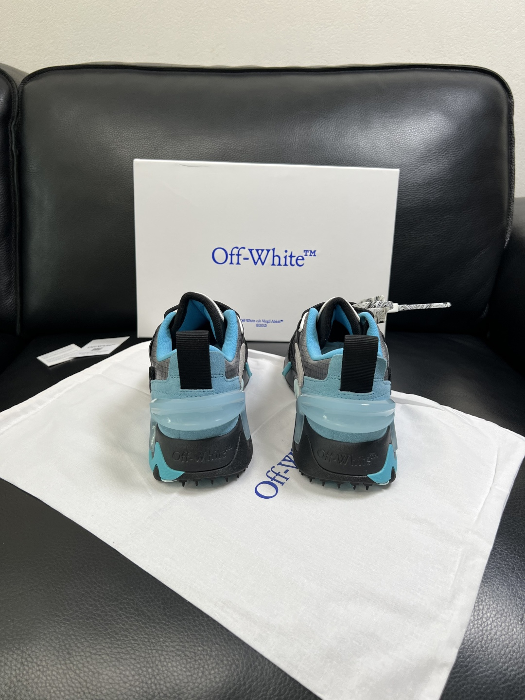 off-white  高品质  顶级工艺品  专柜同步原厂配置，鞋面意大利进口面料，进口水染牛皮垫网里柔