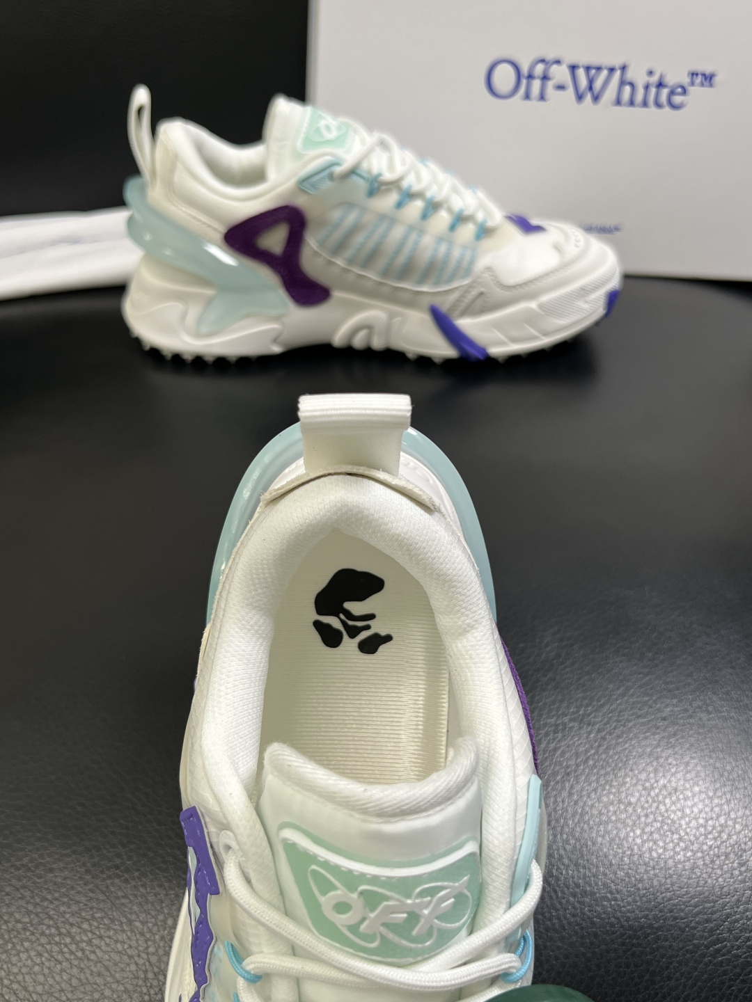 off-white  高品质  顶级工艺品  专柜同步原厂配置，鞋面意大利进口面料，进口水染牛皮垫网里柔