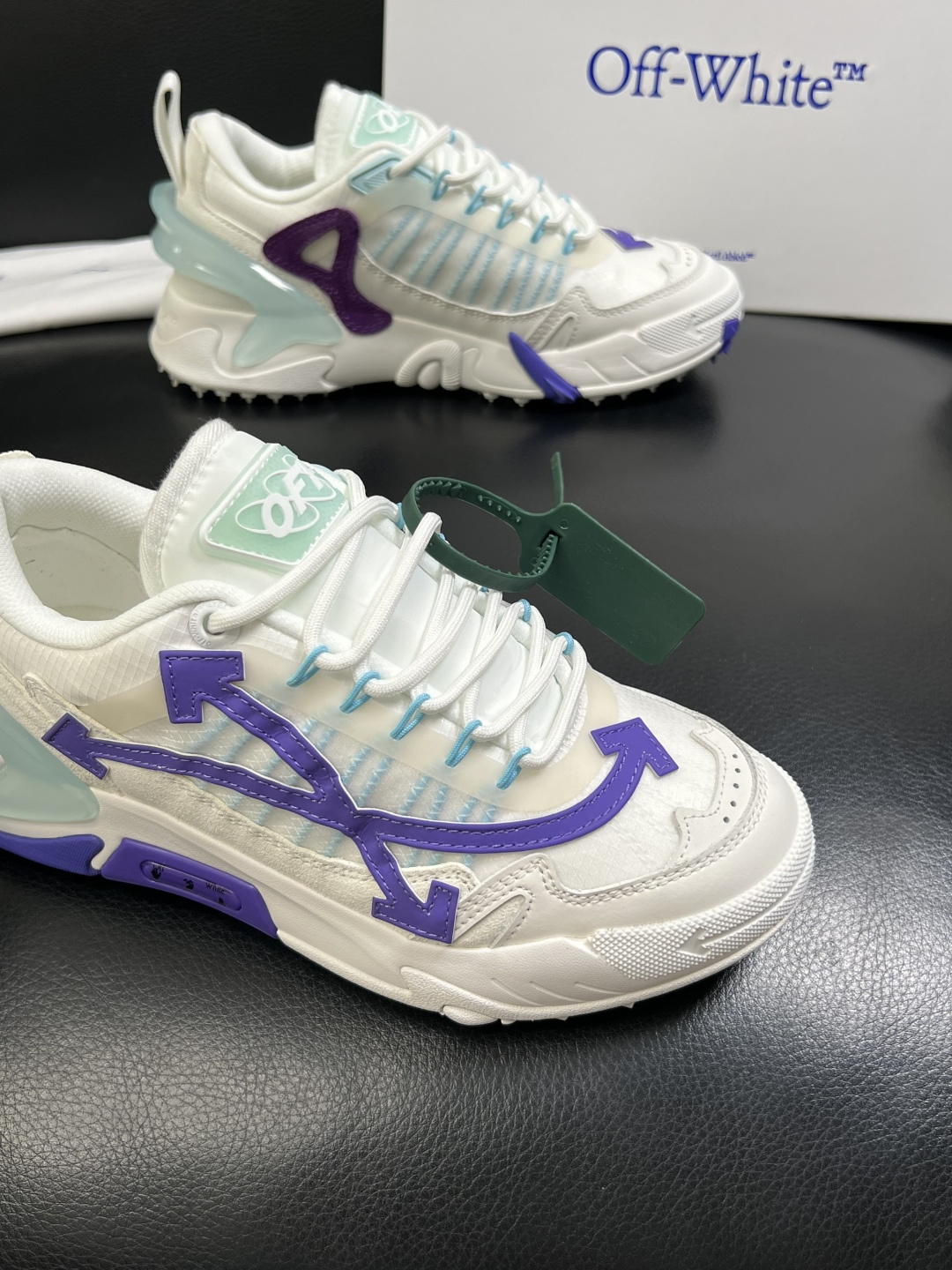 off-white  高品质  顶级工艺品  专柜同步原厂配置，鞋面意大利进口面料，进口水染牛皮垫网里柔
