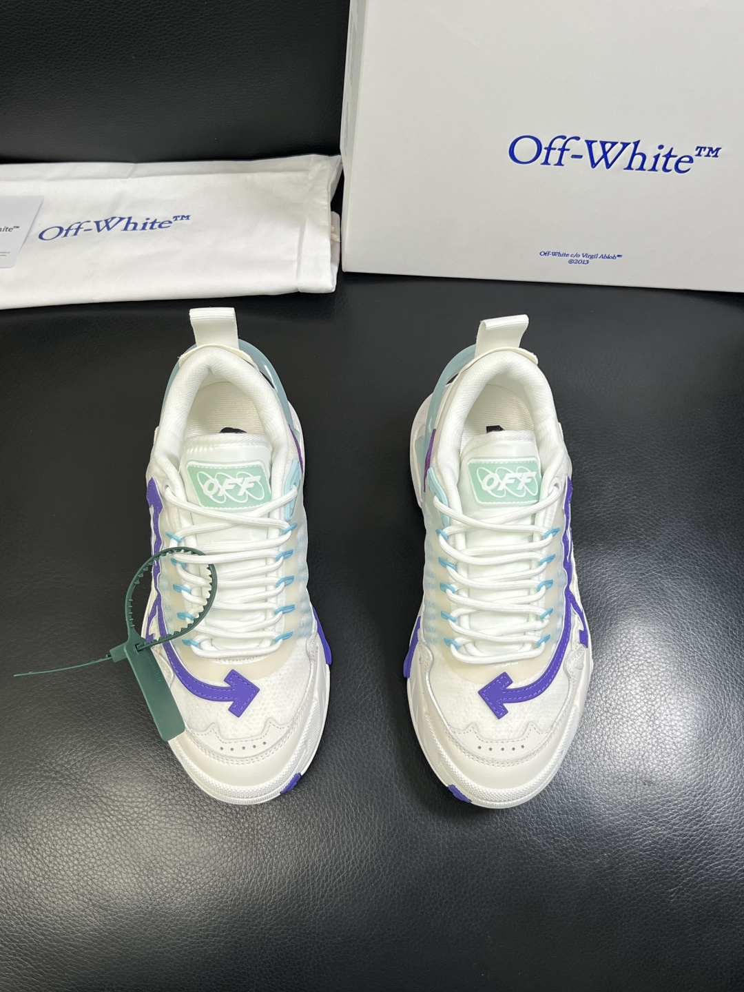 off-white  高品质  顶级工艺品  专柜同步原厂配置，鞋面意大利进口面料，进口水染牛皮垫网里柔