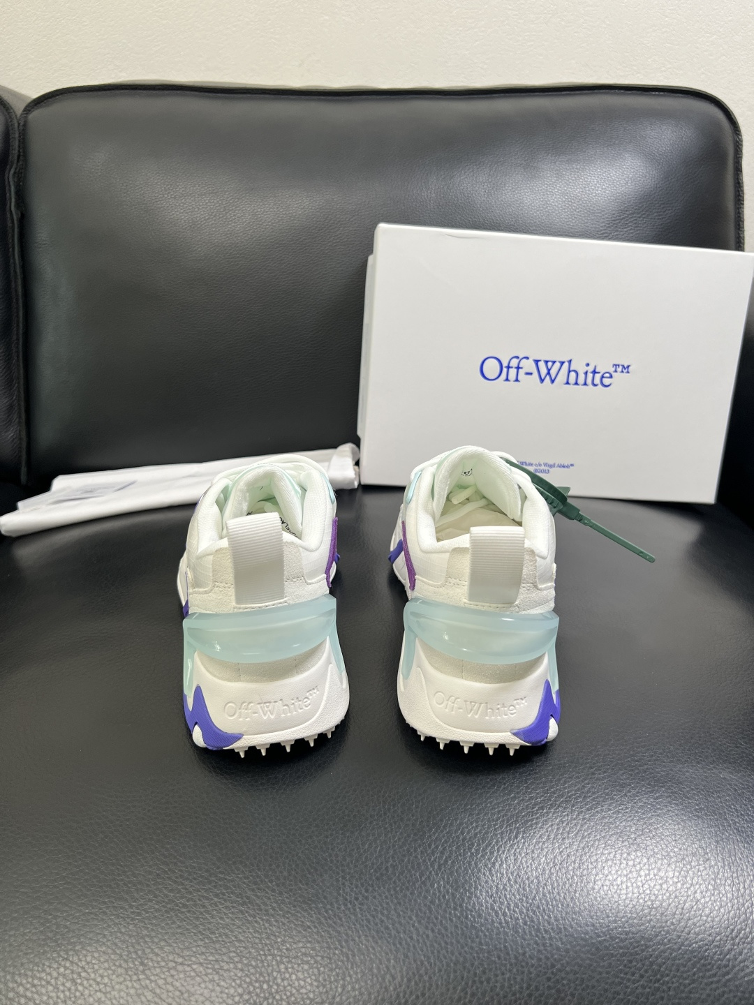 off-white  高品质  顶级工艺品  专柜同步原厂配置，鞋面意大利进口面料，进口水染牛皮垫网里柔