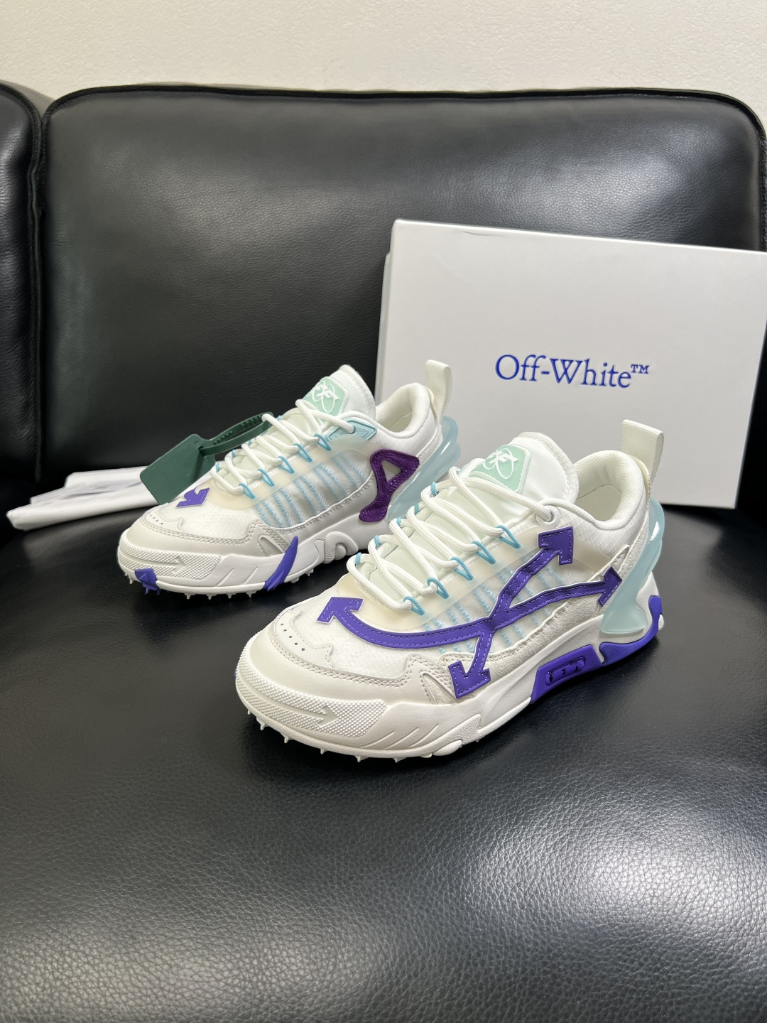 off-white  高品质  顶级工艺品  专柜同步原厂配置，鞋面意大利进口面料，进口水染牛皮垫网里柔