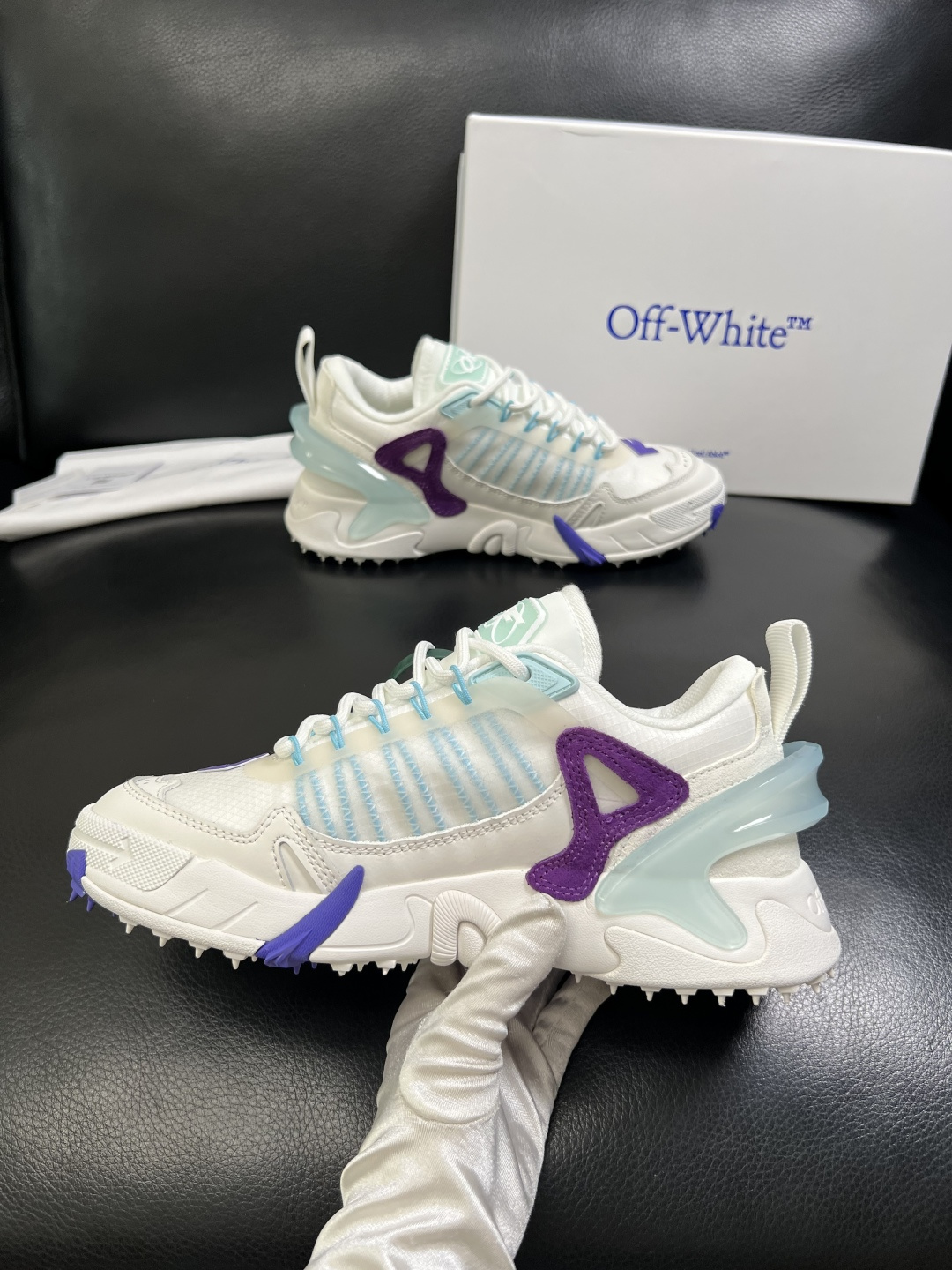 off-white  高品质  顶级工艺品  专柜同步原厂配置，鞋面意大利进口面料，进口水染牛皮垫网里柔
