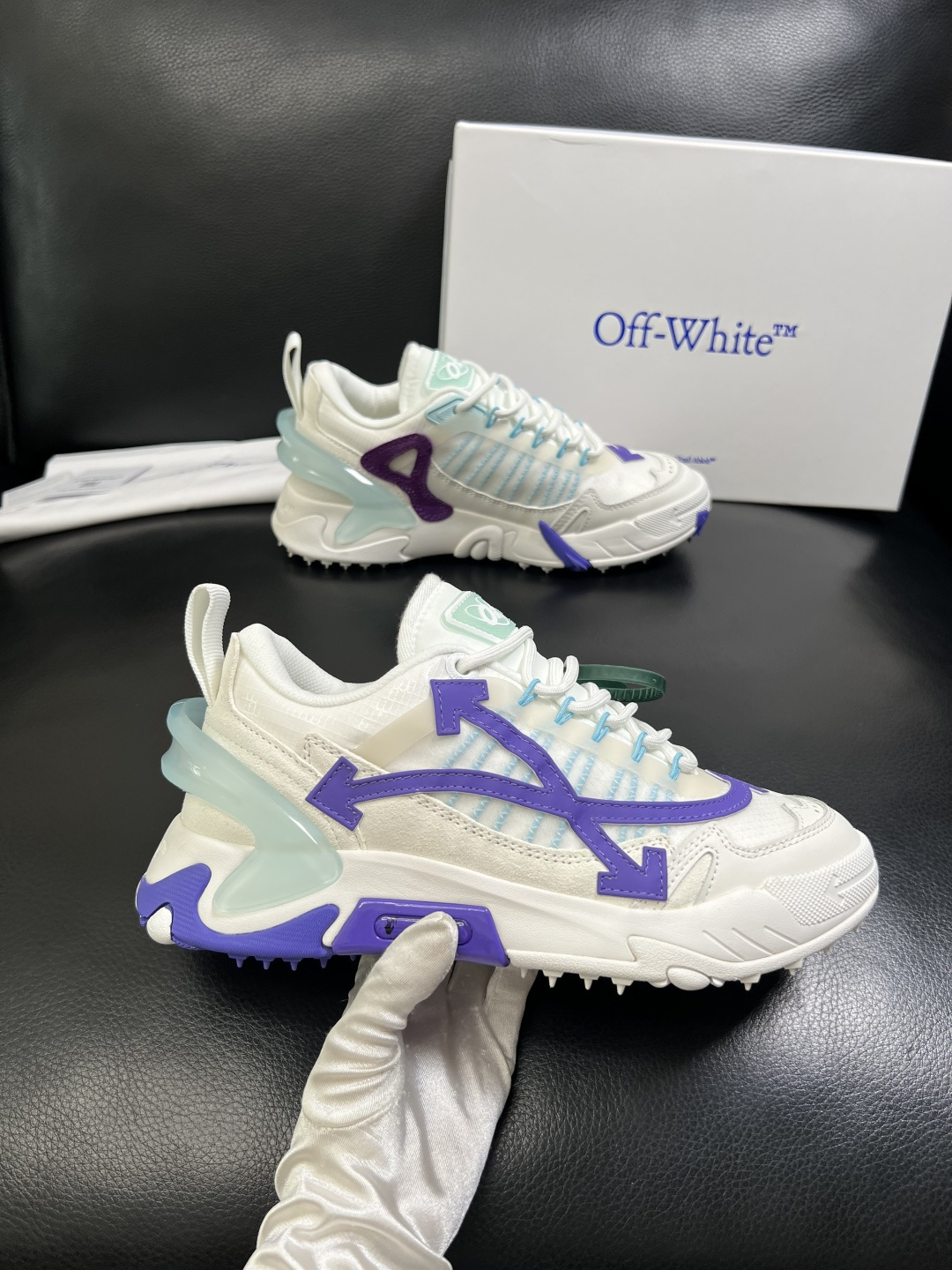 off-white  高品质  顶级工艺品  专柜同步原厂配置，鞋面意大利进口面料，进口水染牛皮垫网里柔