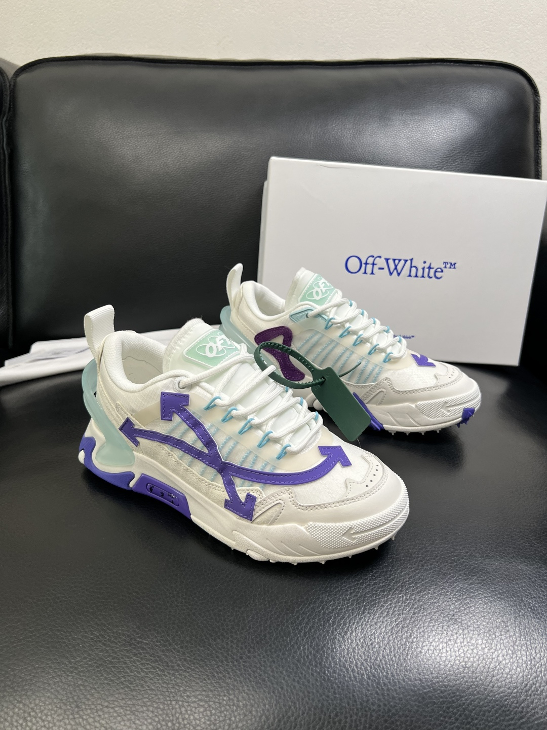 off-white  高品质  顶级工艺品  专柜同步原厂配置，鞋面意大利进口面料，进口水染牛皮垫网里柔