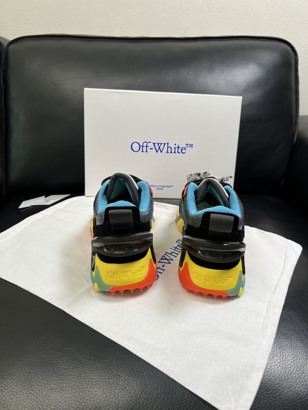 off-white  高品质  顶级工艺品  专柜同步原厂配置，鞋面意大利进口面料，进口水染牛皮垫网里柔