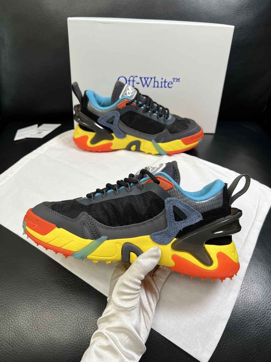 off-white  高品质  顶级工艺品  专柜同步原厂配置，鞋面意大利进口面料，进口水染牛皮垫网里柔